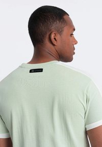 Ombre WITH CONTRASTING - T-shirt basic - llight mint