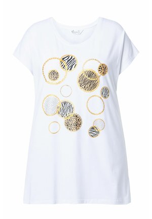 Biała koszulka z krótkim rękawem z dekoracyjnym nadrukiem w różnych kolorach kółek: złotym, czarno-zebrze i w panterkę. Luźny krój.