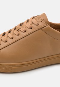 Clae BRADLEY UNISEX - Αθλητικά παπούτσια - camel brown