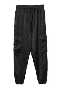 Schwarze Satin-Cargo-Hosen mit einem elastischen Bund, ausgestattet mit zwei seitlichen Taschen und schmalen Bündchen. Glatte Textur, lässiger Schnitt.