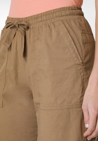 Deha BERMUDA - Träningsshorts - almond