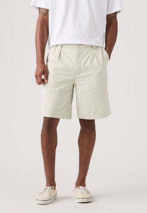 BAGGY PLEATED SHORT - Lühikesed püksid - pumice