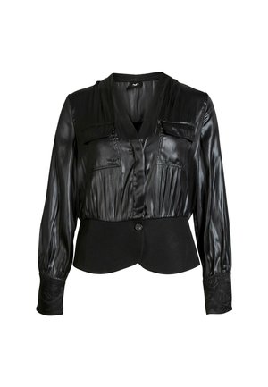 Czarna bluzka o jedwabistej fakturze, z dekoltem w serek, dwoma kieszeniami na piersi i długimi rękawami; elastyczny pas z jednolitą czarną dolną częścią oraz ozdobnymi mankietami.