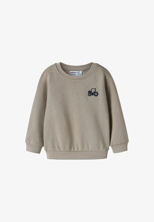 Felpa beige in misto cotone, con scollo tondo e polsini a costine, con un piccolo ricamo di un trattore blu navy sul petto.