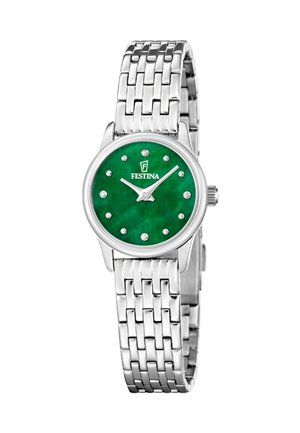 Silberne Metall-Uhr mit einem runden grünen Zifferblatt, 12 diamantähnlichen Markierungen und silbernen Zeigern. Die Glieder des Armbands sind ineinander verhakt und poliert.