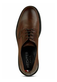 Chaussure habillée en cuir brun avec une texture lisse, design à lacets, bout arrondi et semelle noire. À l'intérieur, on trouve la marque "HECHTER PARIS".