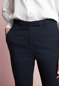 Next SLIM TAILORED TROUSERS - Vászonnadrágok - blue