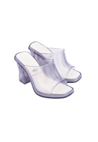 Sandales à talons transparentes violettes avec une ouverture à l'avant et un design courbé. Semelle intérieure blanche texturée, mettant en valeur un style moderne et élégant.
