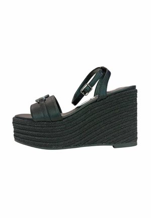 Sandalo con zeppa nero con suola piattaforma alta intrecciata, punta aperta, cinturino alla caviglia e piccola fibbia metallica sulla fascia anteriore.