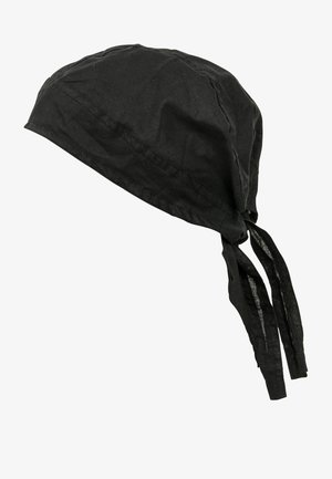 Sort bomuldsbandana-hat med snore bagpå. Glat tekstur, rund top og samlet detaljering på siderne.