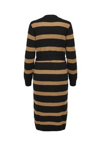 Longue robe tricotée avec des rayures horizontales noires et marron clair et une ceinture noire, vue de dos.