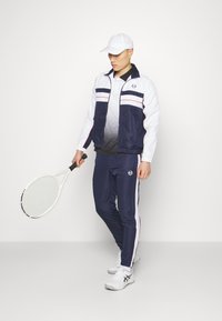 Sergio Tacchini - ZELMA TRACKSUIT - Chándal - navy/white/adrenaline rush Imagen en miniatura 1