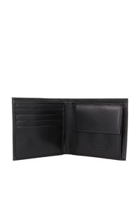 Cartera de cuero negra con múltiples ranuras para tarjetas y un solo compartimento. Textura suave con bordes cosidos y detalle de logo en relieve.