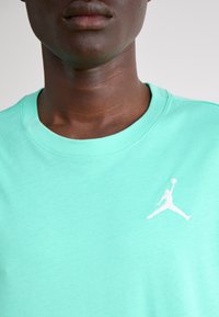 Jordan JUMPMAN CREW - Základné tričko - emerald rise/(white)