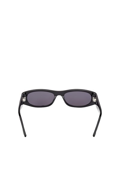 Černé obdélníkové sluneční brýle s tmavě zabarvenými skly, tenkými ramínky a stříbrnými akcenty na pantích. Hladký plastový rám.