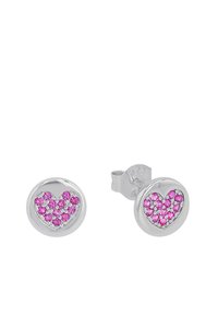 Pendientes de stud en forma de corazón de plata, con piedras preciosas rosas dispuestas en un patrón de corazón, y un acabado metálico suave y pulido.
