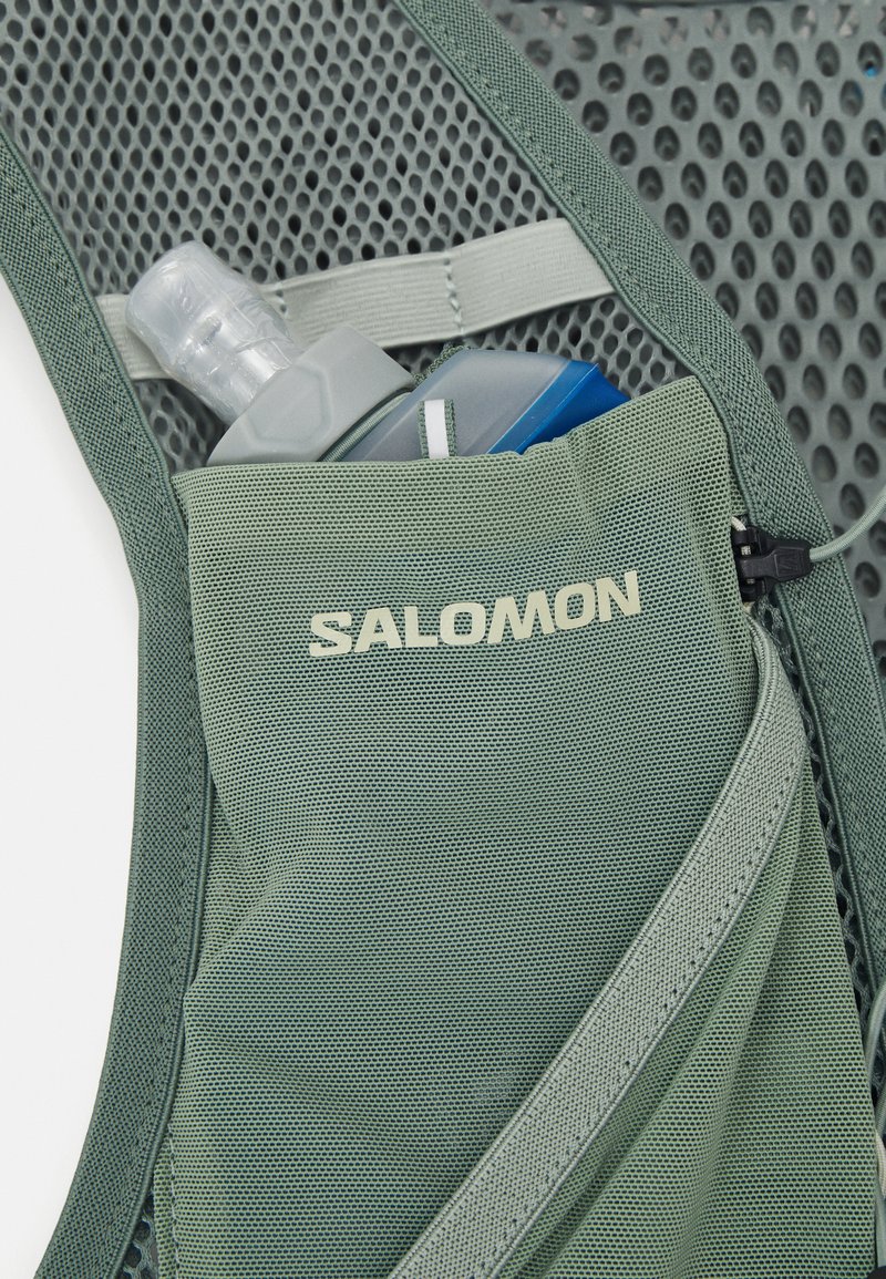 Salomon ACTIVE SKIN 4 SET UNISEX - Sac avec poche d'eau - laurel wreath/lily pad/aloe wash