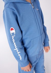 Thumbnail Image 4