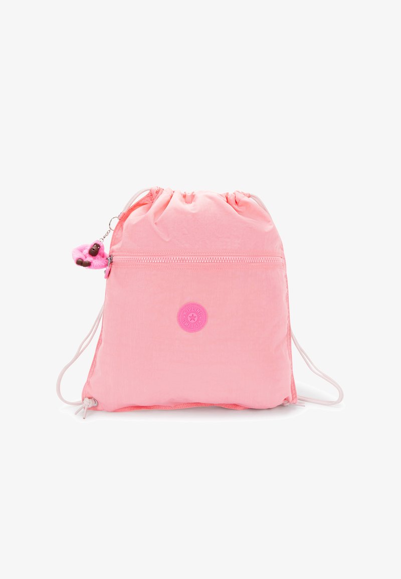 Bolso de cuerda rosa hecho de tela ligera, con un bolsillo frontal con cremallera y un adorno de llavero decorativo. Presenta cuerdas blancas.