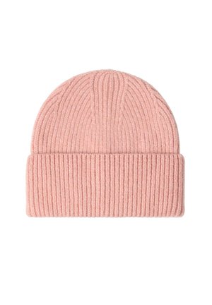 Bonnet en tricot rose pâle avec un revers, présentant une texture côtelée, posé à plat sur un fond blanc.