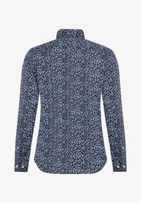 Das Langarmhemd weist ein blau-schwarzes Blumenmuster, geknöpfte Manschetten und einen Stehkragen auf und ist aus leichtem Stoff gefertigt.