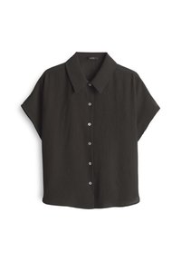 Chemise noire à manches courtes en tissu texturé, avec un devant à boutons et un col classique. Elle comporte quatre boutons ronds avec un léger éclat.