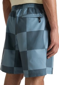 Herren Schwimmshorts im blauen Schachbrettmuster. Mit einem elastischen Bund und einer Gesäßtasche mit Etikett. Glattes, leichtes Material.