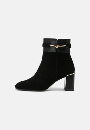 Classic ankle boots - black