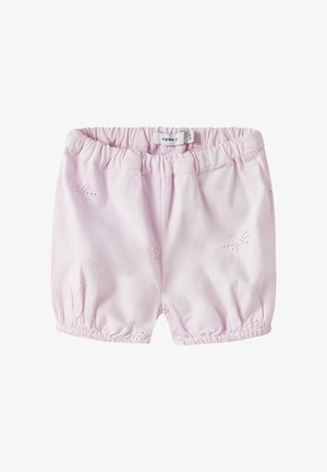 Hellrosa Baby-Shorts mit elastischem Bund und Beinöffnungen, mit kleinen bestickten Schmetterlings-Ausschnittmustern.