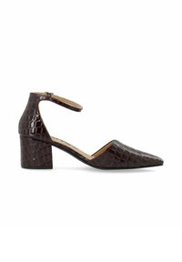 Chaussure à talon haut en cuir bordeaux gaufré crocodile, avec un bout pointu et une sangle autour de la cheville, dotée d'un talon carré pour plus de stabilité.