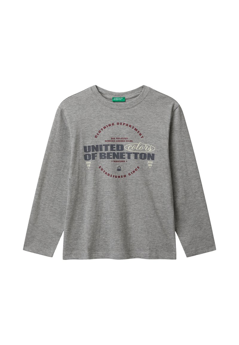 Szara koszulka z długim rękawem, wykonana z bawełny, z okrągłym dekoltem i nadrukowanym tekstem w wielu kolorach: "UNITED colors OF BENETTON" z dekoracyjnymi akcentami.