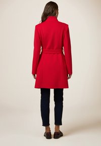 Oltre DOPPIOPETTO CON CINTURA - Cappotto classico - rosso