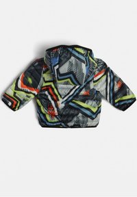Kurtka pikowana z graficznym wzorem w czerni, szarościach i żywych kolorach, z kapturem oraz elastycznym dołem i mankietami.