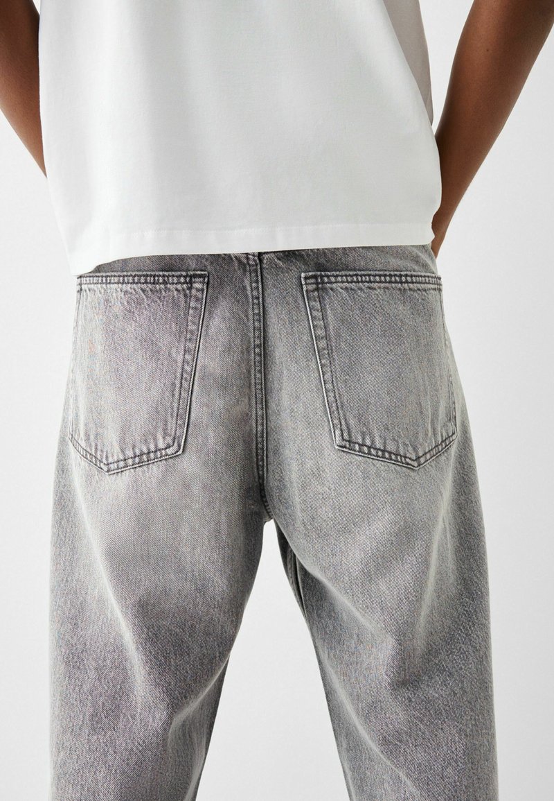 Bershka Vaqueros boyfriend light grey/gris claro (Segunda mano