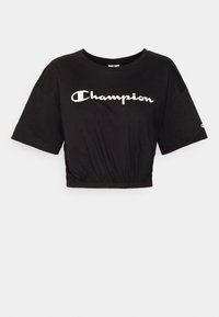 Černé zkrácené tričko vyrobené z bavlny, s krátkým rukávem a bílým logem "Champion" přes přední stranu; elastický detail na lemu.