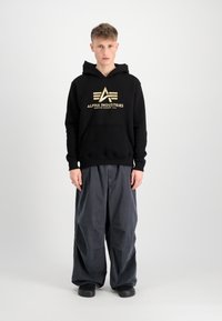 Alpha Industries Jersey con capucha - black gold