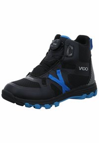 Botas de senderismo negras con acentos azules, parte superior de malla y sintético, sistema de cordones con dial circular, suela acolchada, y suela resistente para tracción.