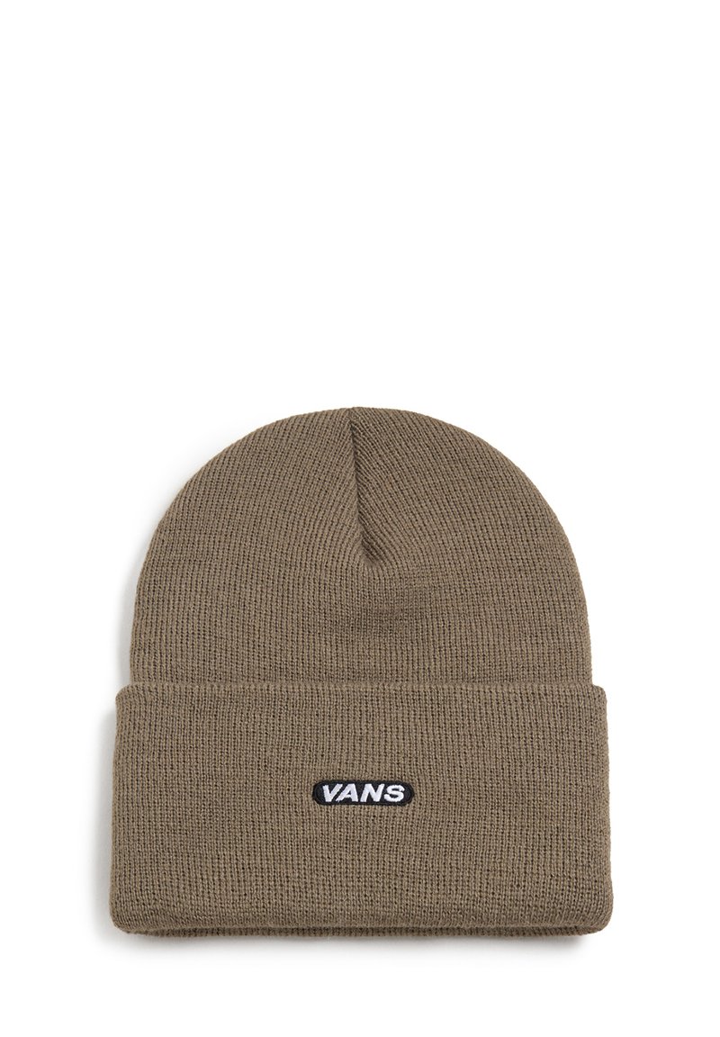 Gorro de punto marrón con dobladillo, que presenta una parche rectangular negro con el texto blanco "VANS". Textura suave y ajuste ceñido.