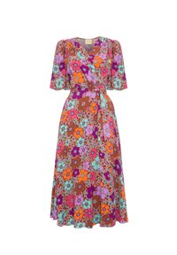 Brązowa sukienka wrap z wyrazistymi kwiatowymi wzorami w kolorach różowym, pomarańczowym, fioletowym i niebieskim. Midi z krótkimi bufkowymi rękawami i paskiem do związania.