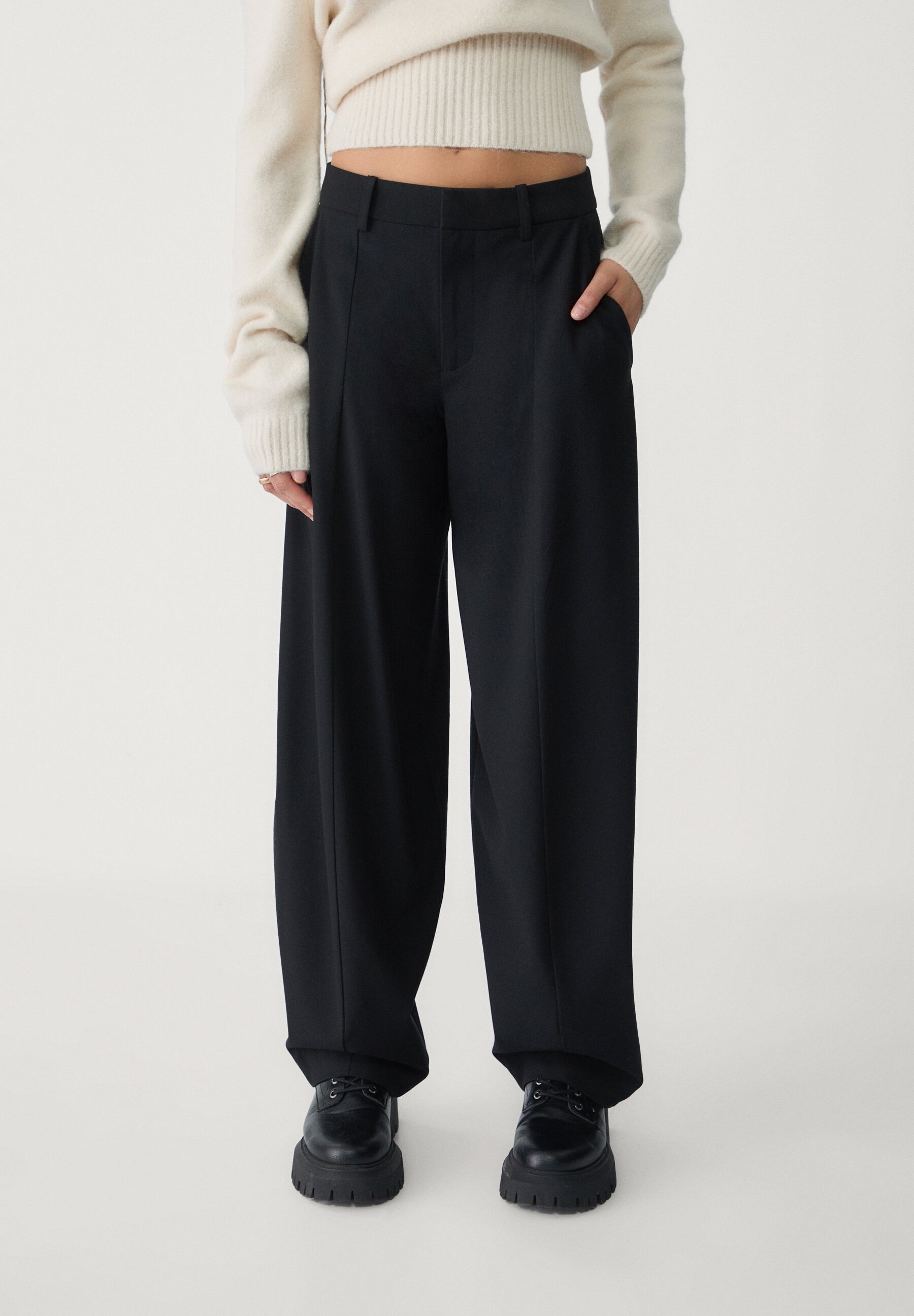 Stradivarius SMART BAGGY WITH SEAM DETAIL Pantalon classique