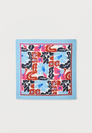 Foulard carré avec une bordure bleu clair et des motifs floraux abstraits en rouge, rose, noir et plusieurs nuances de bleu.