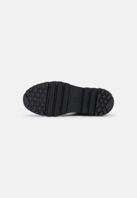 Thumbnail Image 5