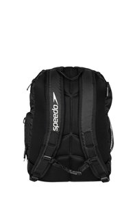 Zaino in tessuto nero con spallacci imbottiti in rete, maniglia superiore e diversi scomparti con zip. Logo "Speedo" visibile.