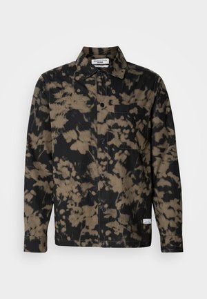 Long-sleeve button-up shirt with collar, chest pocket, and black and brown abstract tie-dye pattern, Marc O’Polo denim label on hem.