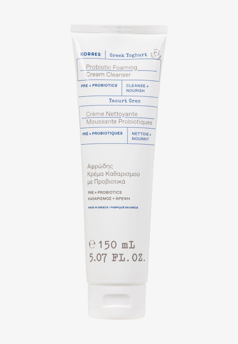 Tube de nettoyant moussant probiotiques Korres Greek Yoghurt, 150 ml, avec texte multilingue mettant en avant les prébiotiques et les propriétés nourrissantes.