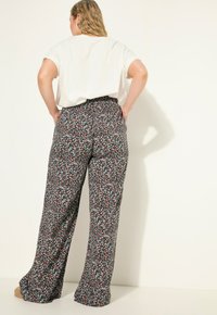 Studio Untold HIGH WAIST MILLEFLEUR  - Pantalones - black
