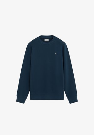 Sudadera de manga larga color azul marino con cuello redondo y pequeño logo blanco de calavera y tibias cruzadas en el pecho, puños y dobladillo acanalados.