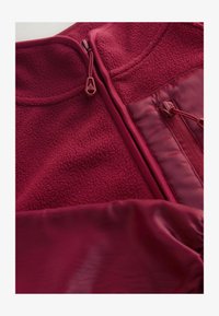 Selectat, cherry red