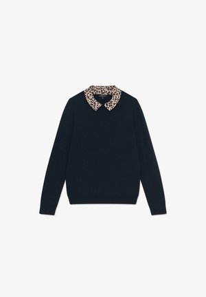 Suéter azul marino con cuello de estampado de leopardo, mangas largas y escote redondo. Fabricado en un tejido suave, presenta un corte clásico y dobladillo acanalado.