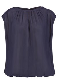 Mörkblå ärmlös blus med rynkad halsringning och löst, flödande tyg.